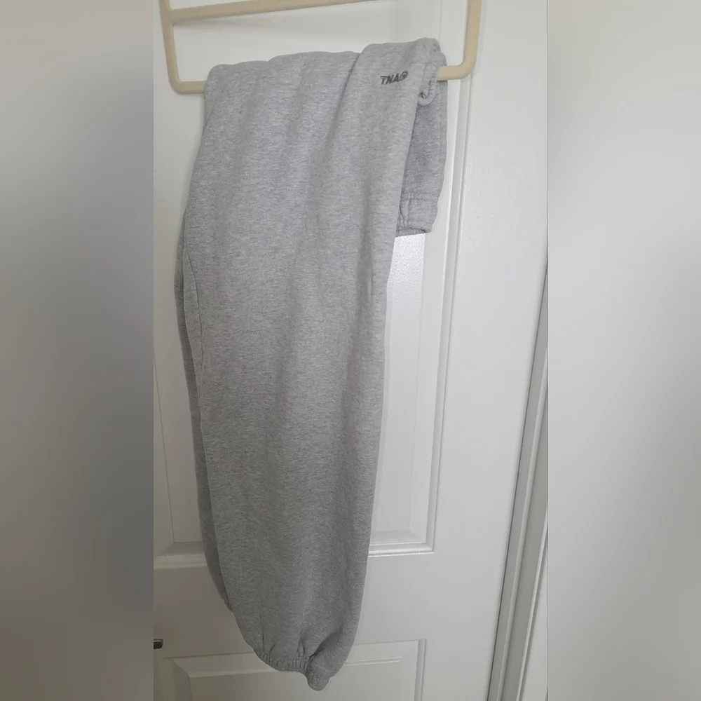 Aritzia TNA Mega Fit Sweatfleece Joggers Small - Picture 3 of 4